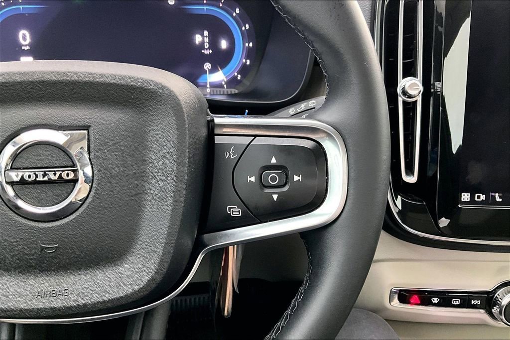 Used 2023 Volvo XC40 B5 Ultimate w/ Protection Package Premier image 27