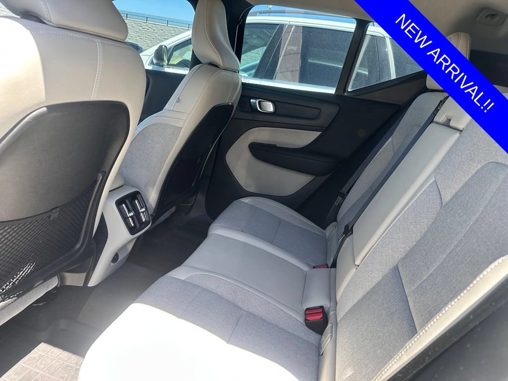 Used 2020 Volvo XC40 T5 Momentum w/ Protection Package Premier AWD/4WD image 10