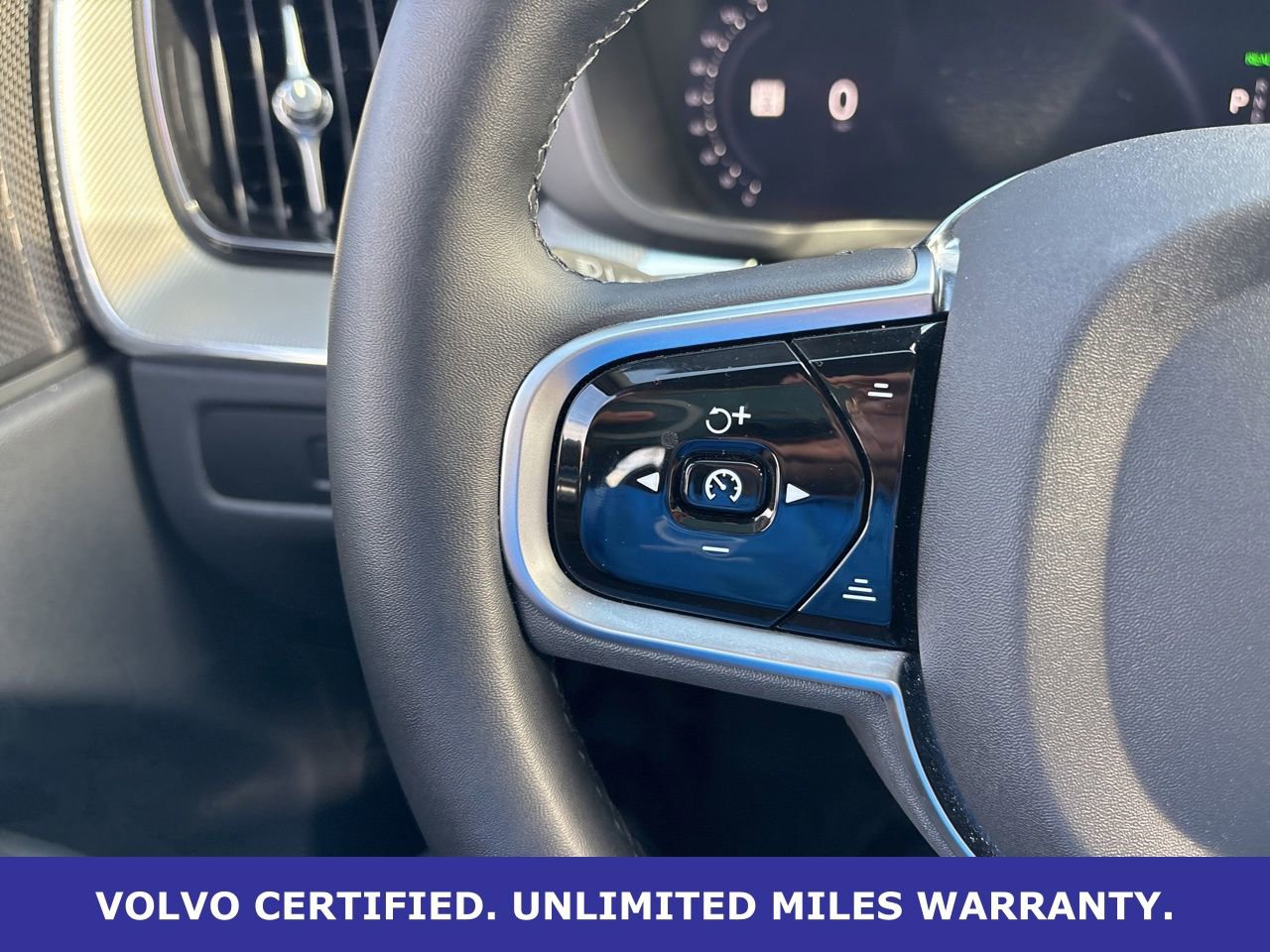 Certified 2024 Volvo XC60 T8 Ultimate w/ Protection Package Premier image 22