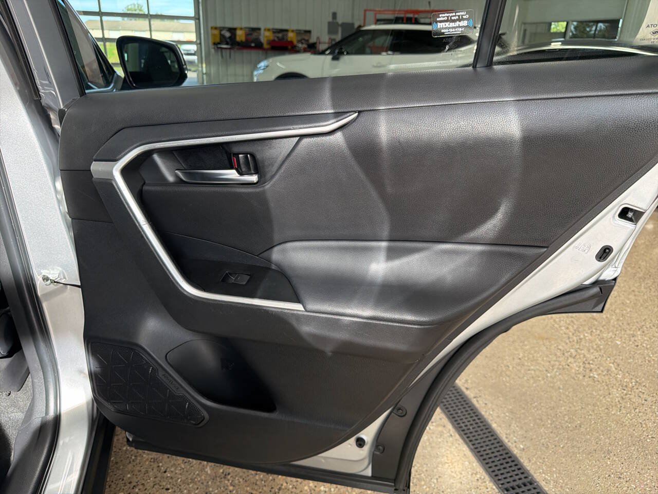 Used 2022 Toyota RAV4 XLE AWD/4WD image 24