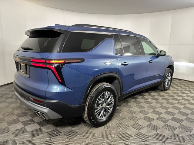 Used 2025 Chevrolet Traverse LT image 3