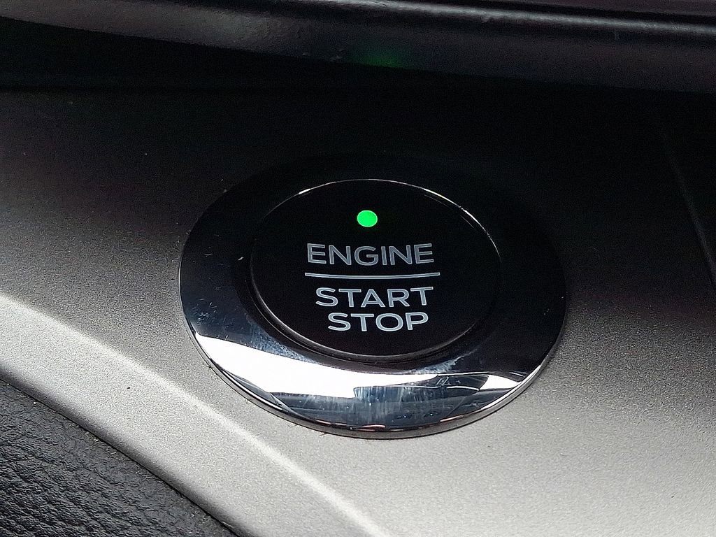 Used 2021 Ford Explorer XLT w/ Equipment Group 202A AWD/4WD image 26