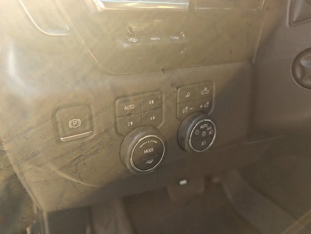 Used 2023 Chevrolet Silverado 1500 High Country w/ High Country Premium Package AWD/4WD image 18