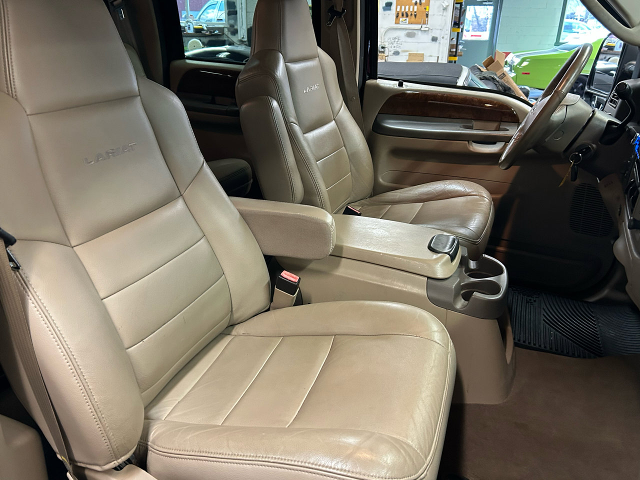 Used 2004 Ford F350 Lariat image 18