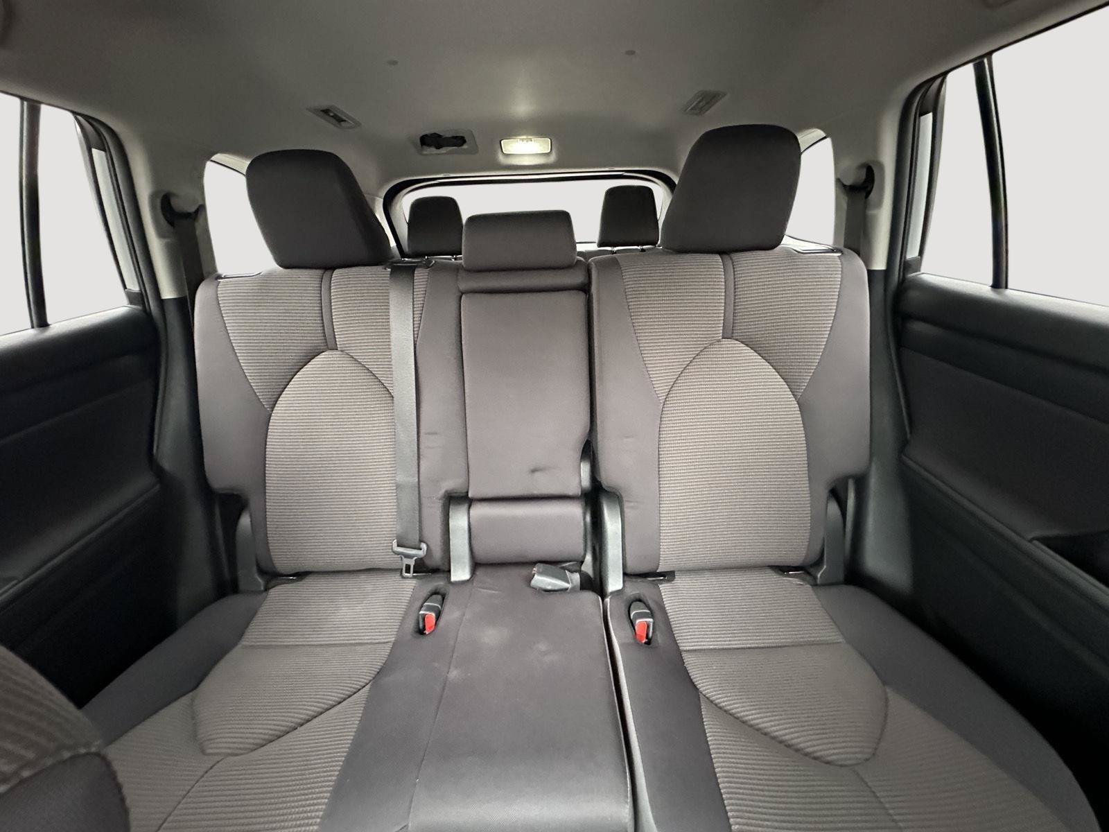 Used 2024 Toyota Highlander LE FWD image 56