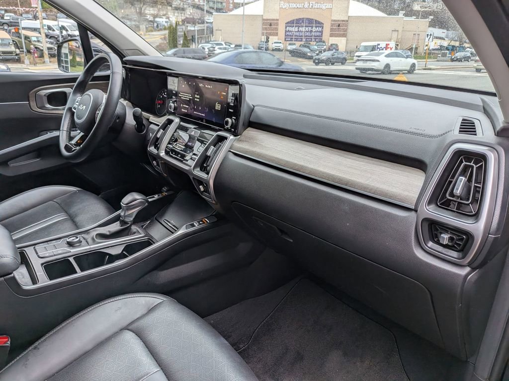 Used 2023 Kia Sorento S image 27
