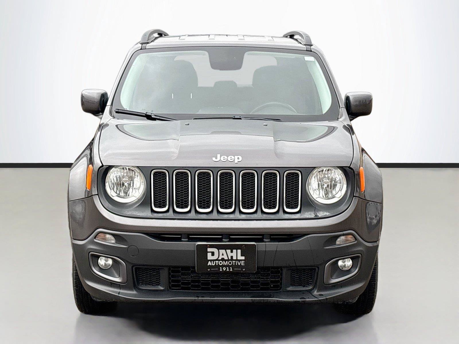 Used 2017 Jeep Renegade Latitude w/ Popular Equipment Group AWD/4WD image 3