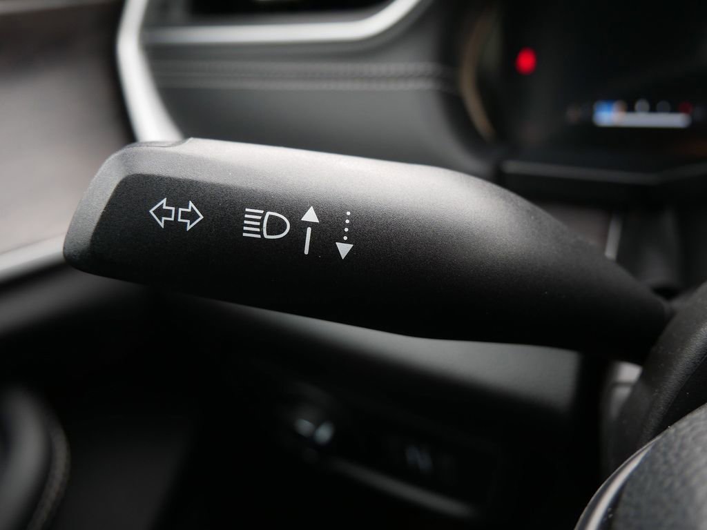 Used 2023 Jeep Grand Cherokee L Limited w/ Luxury Tech Group II image 25