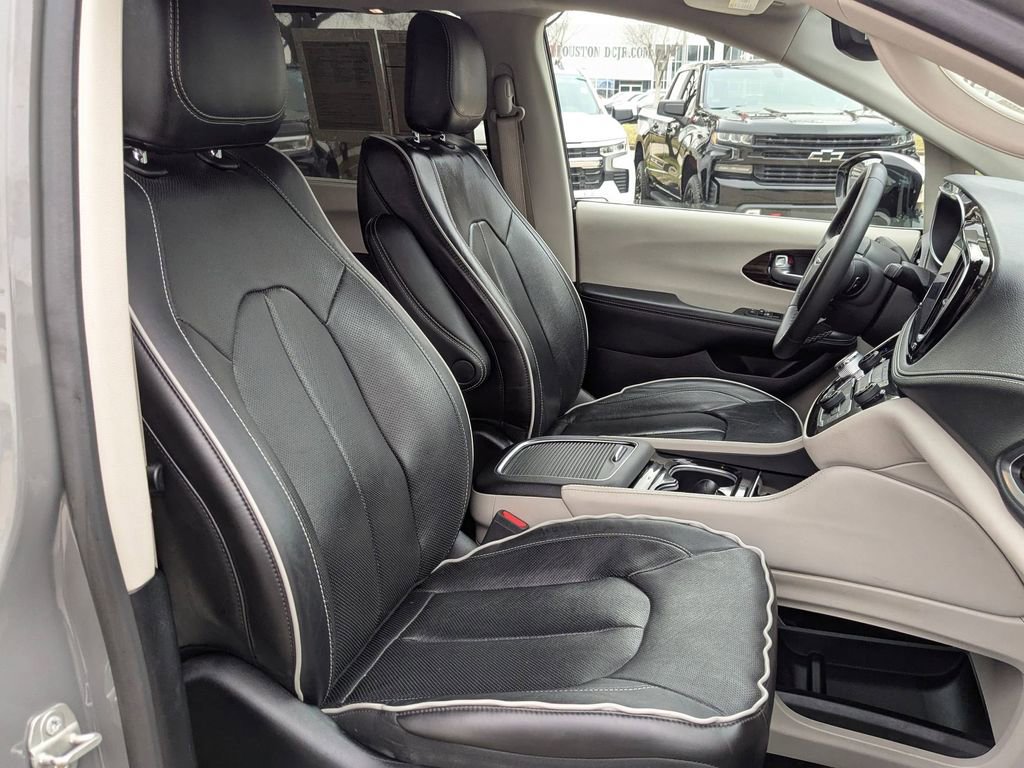 Used 2023 Chrysler Pacifica Limited image 33