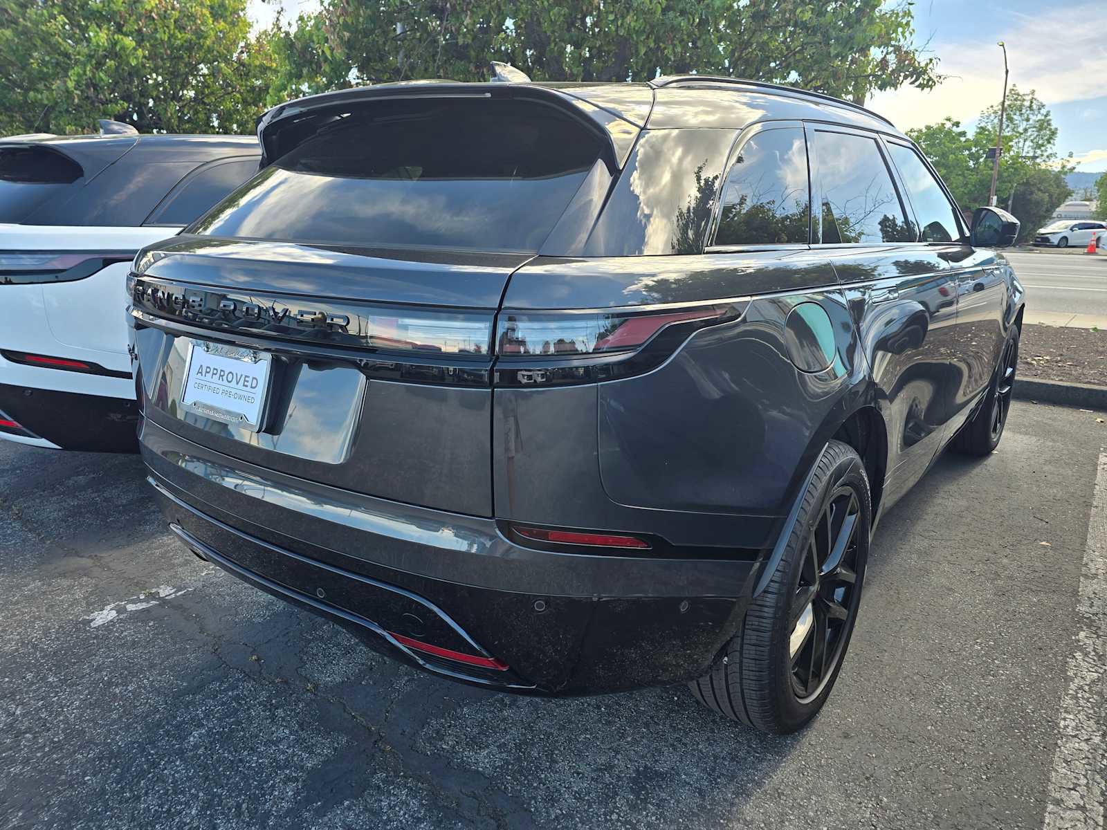 Certified 2025 Land Rover Range Rover Velar Dynamic SE AWD/4WD image 3