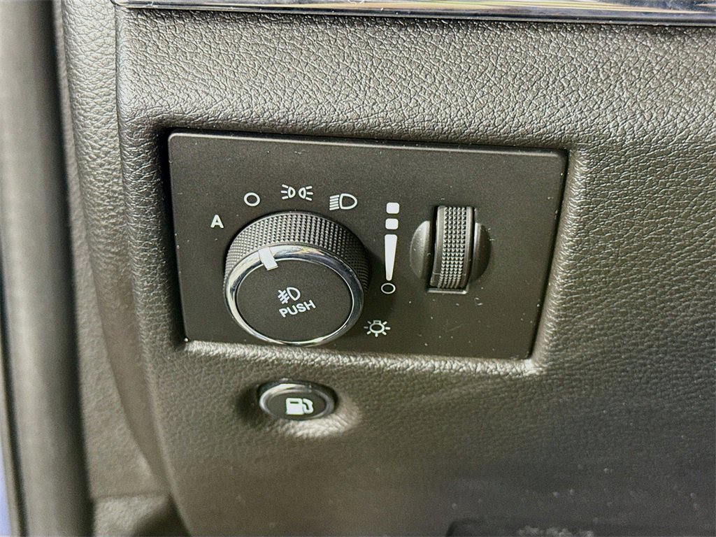 Used 2021 Jeep Grand Cherokee Limited image 21