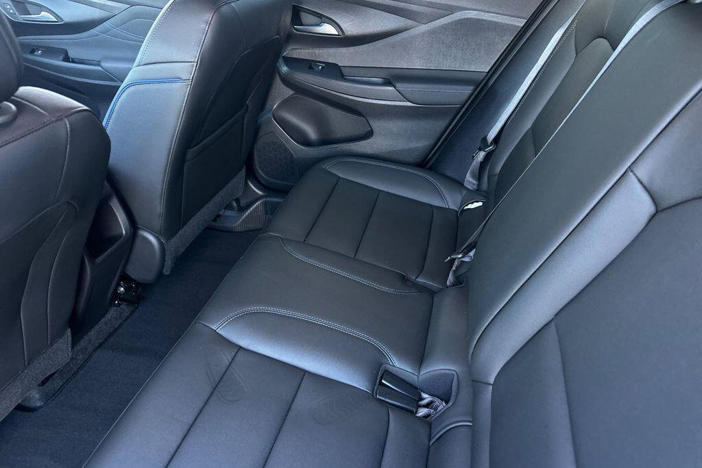 Used 2025 Buick Envista Sport Touring w/ Convenience II Package image 12