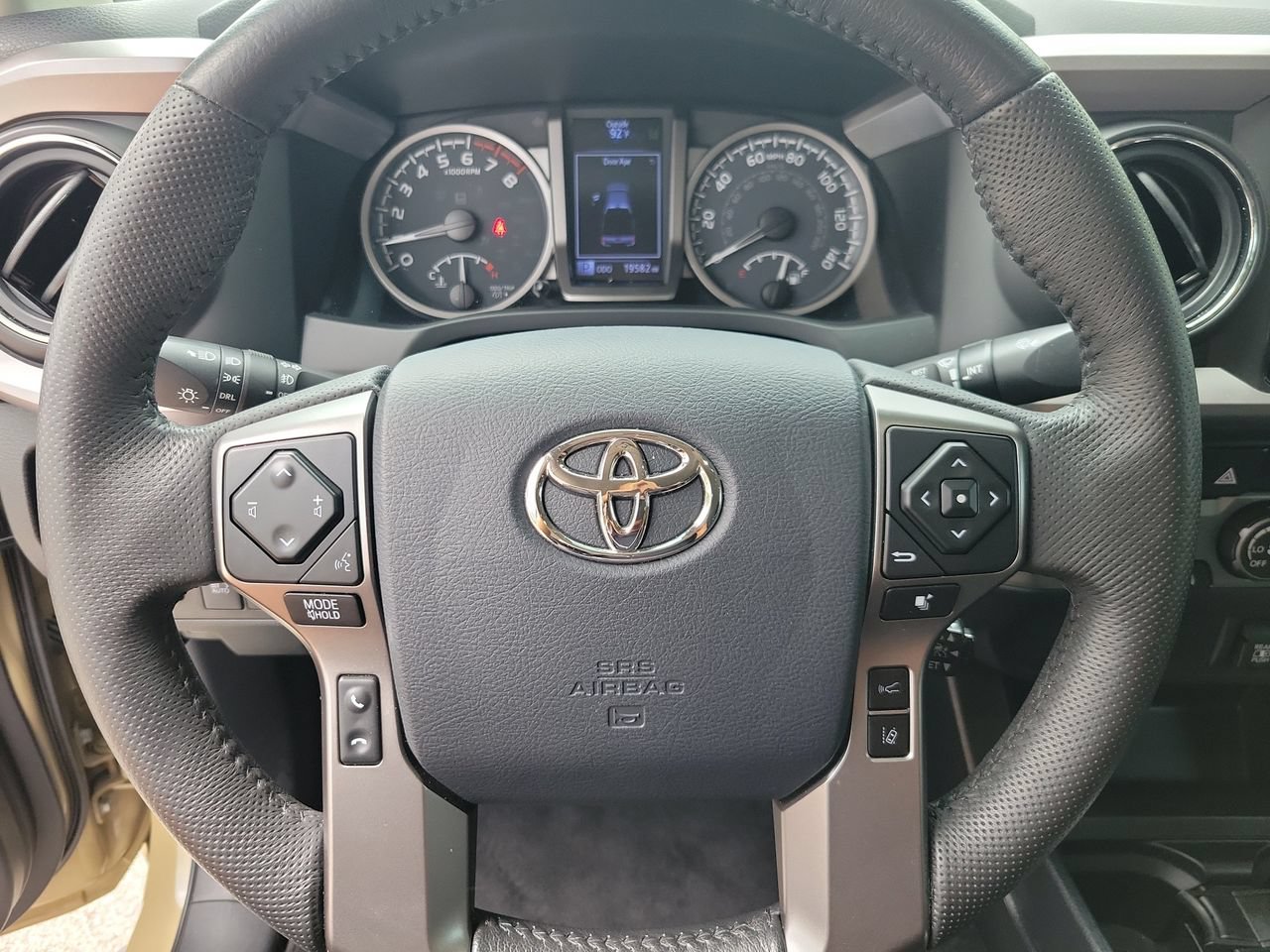 Used 2020 Toyota Tacoma SR5 RWD image 18