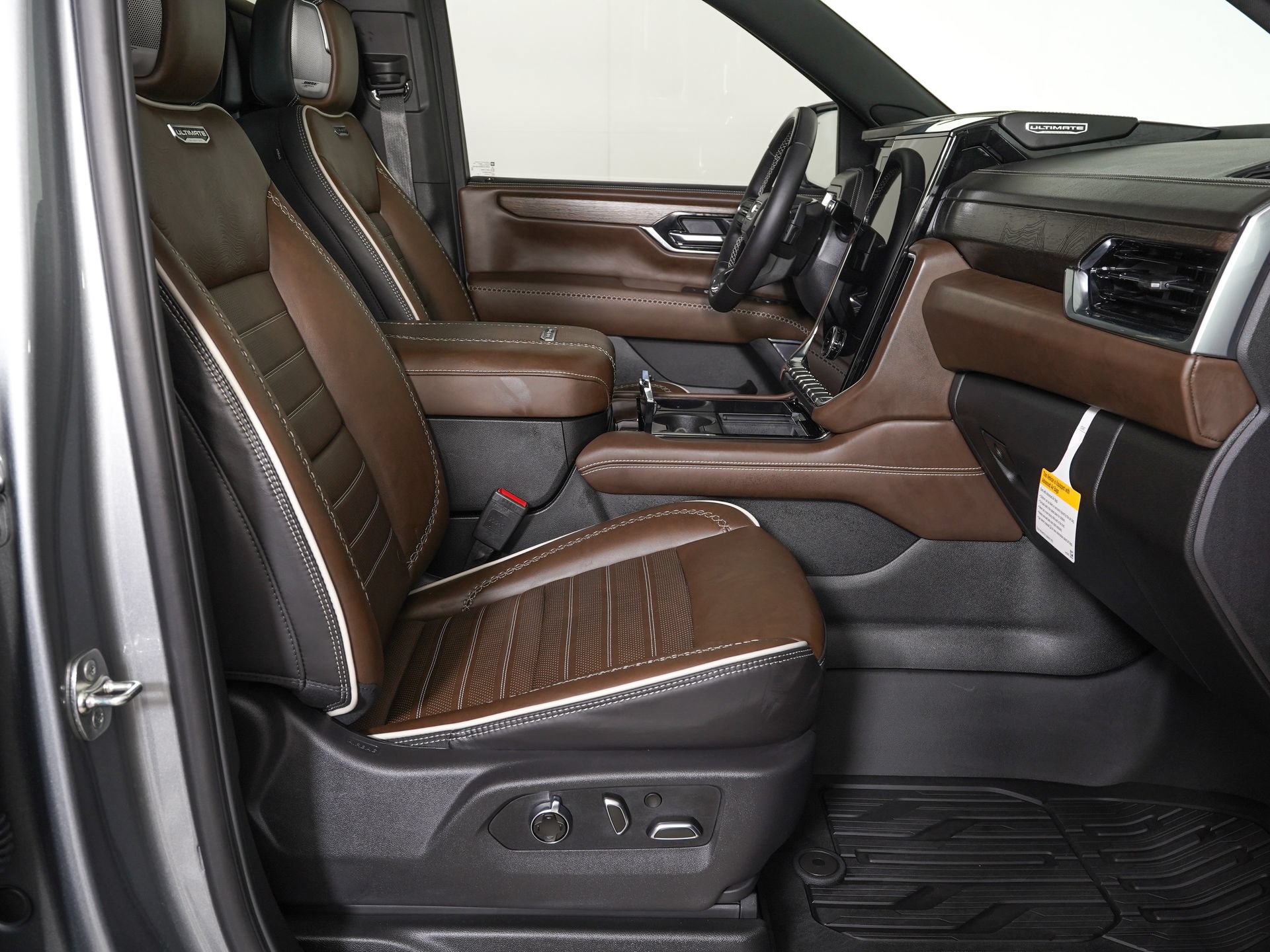 Used 2026 GMC Yukon XL Denali Ultimate w/ LPO, Floor Liner Package AWD/4WD image 9