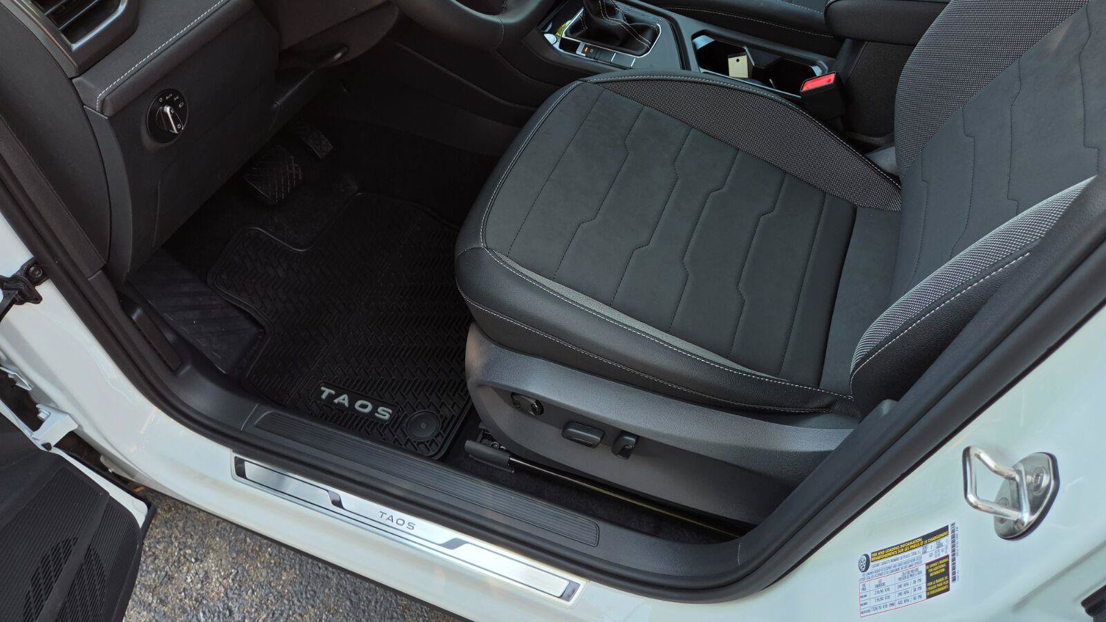 New 2027 Volkswagen Taos SE FWD image 20