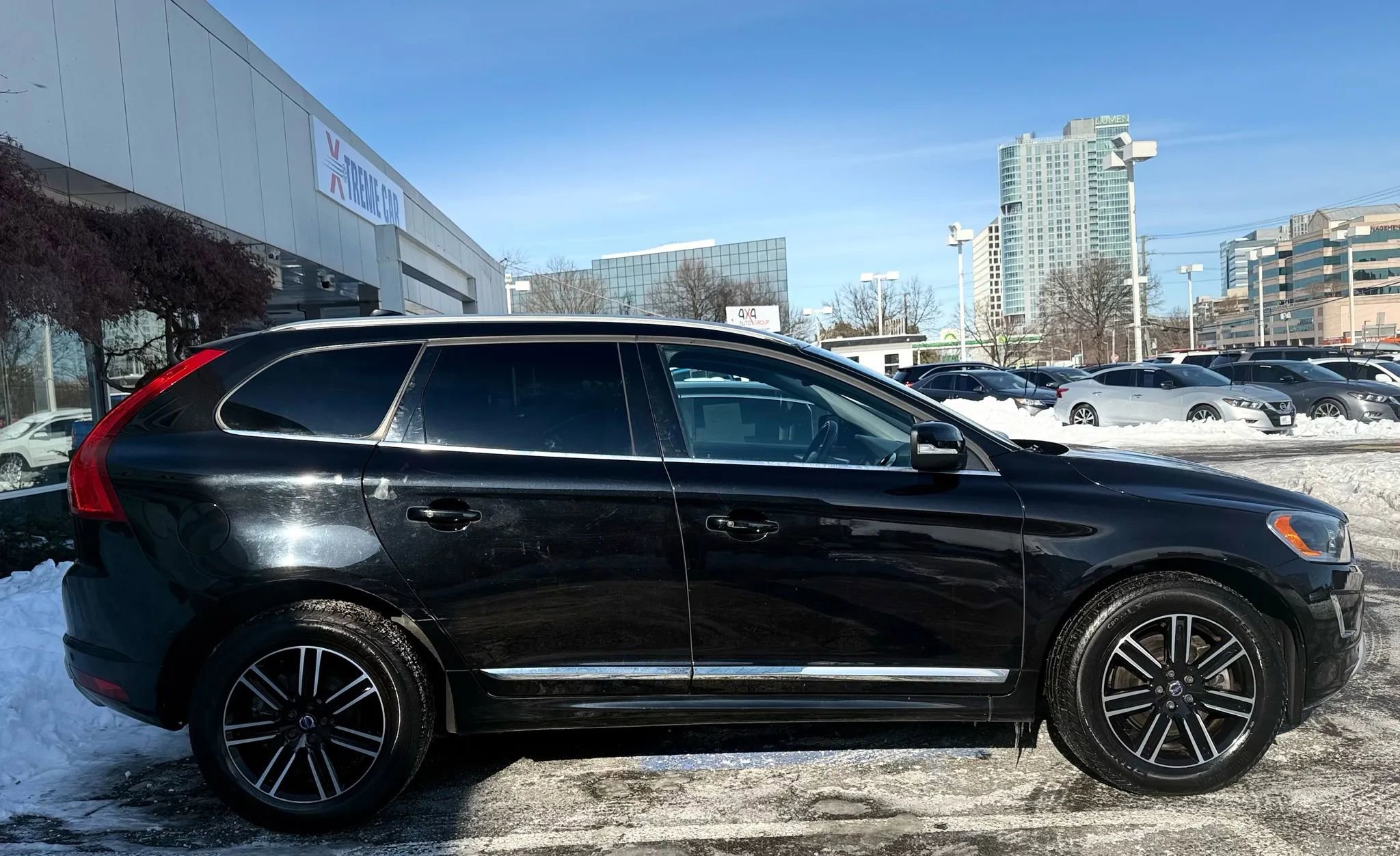 Used 2017 Volvo XC60 T5 Dynamic w/ Preferred Option Package image 8