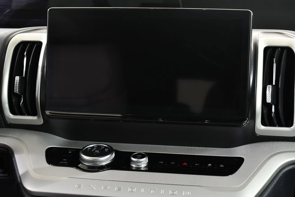 Used 2025 Ford Expedition Active image 9