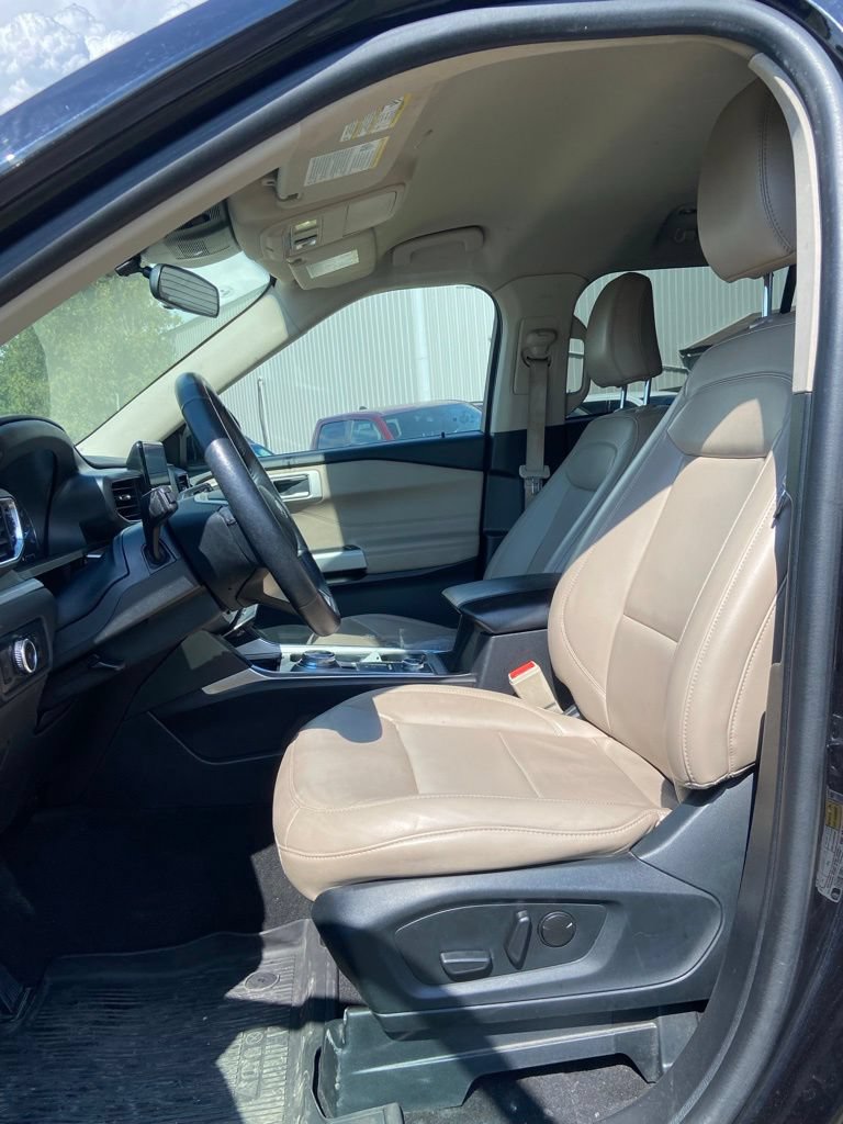 Used 2023 Ford Explorer XLT w/ Equipment Group 202A AWD/4WD image 11