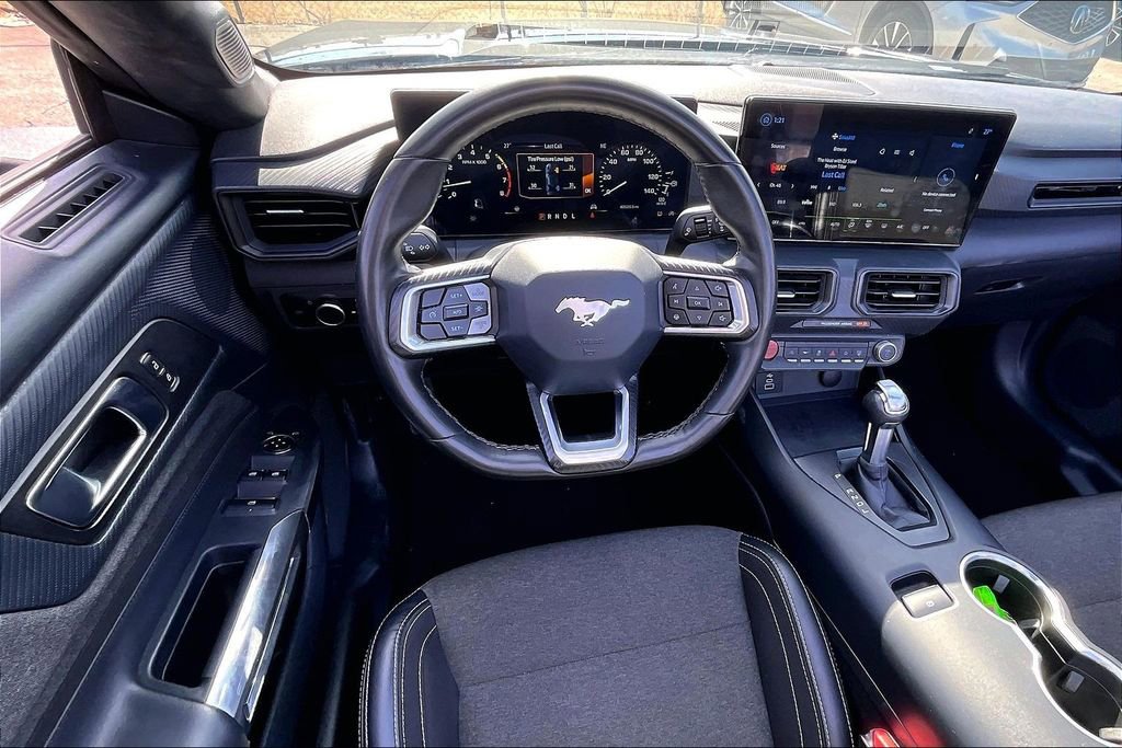 Used 2024 Ford Mustang Convertible RWD image 7