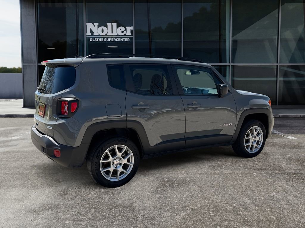 Used 2022 Jeep Renegade Latitude w/ Convenience Group AWD/4WD image 2