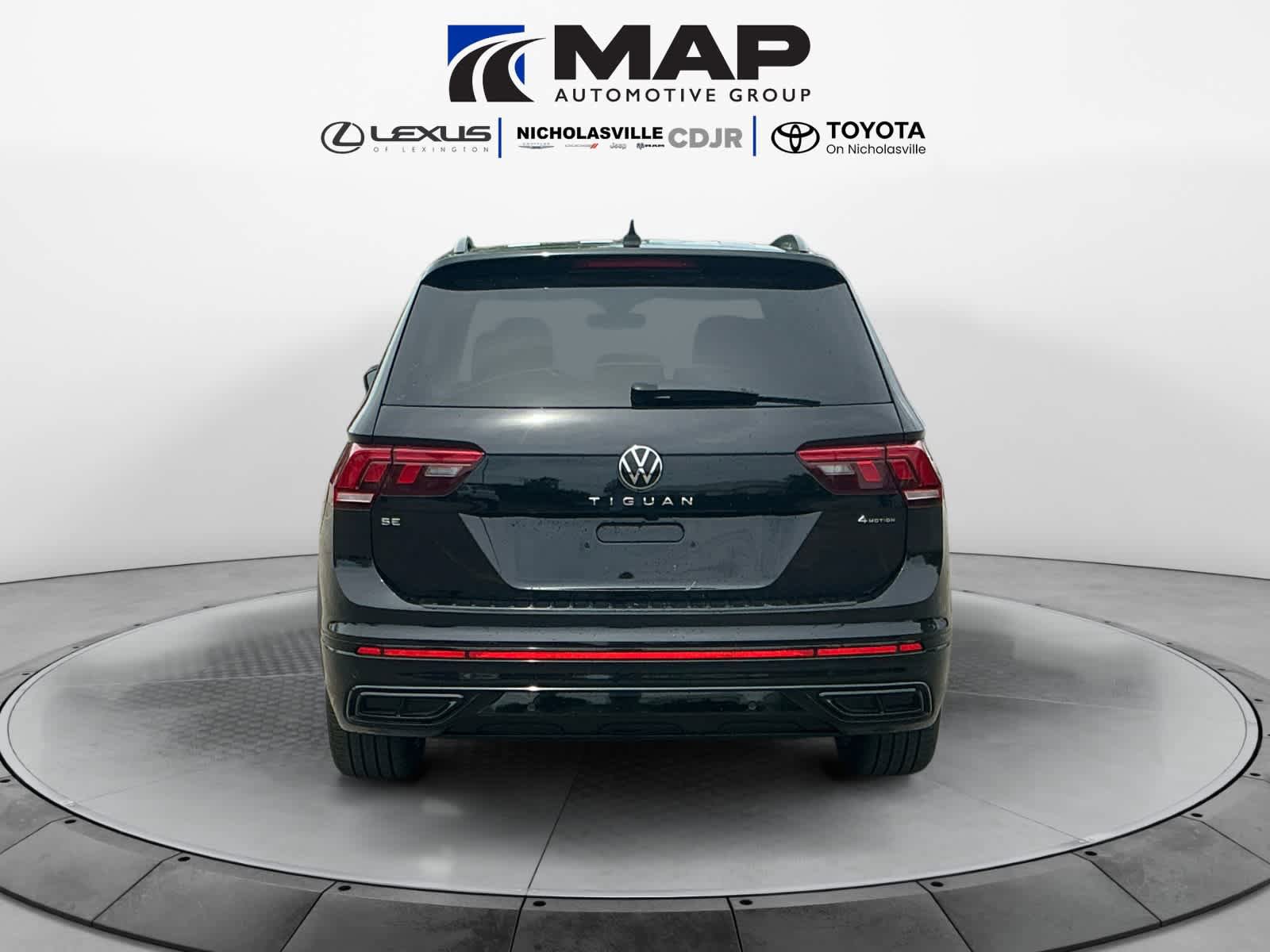 Used 2023 Volkswagen Tiguan SE R-Line AWD/4WD image 4
