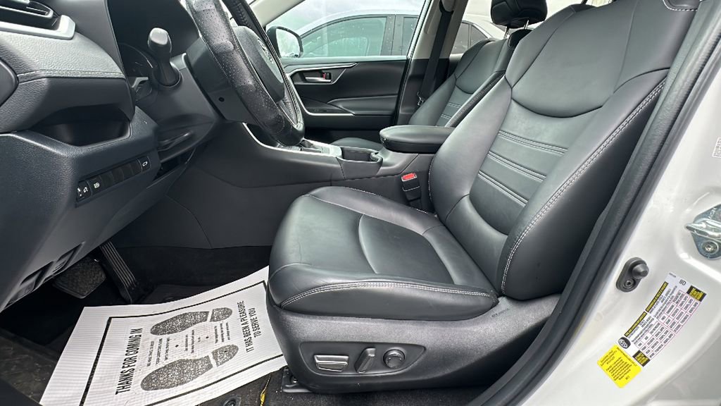 Used 2023 Toyota RAV4 XLE Premium image 9