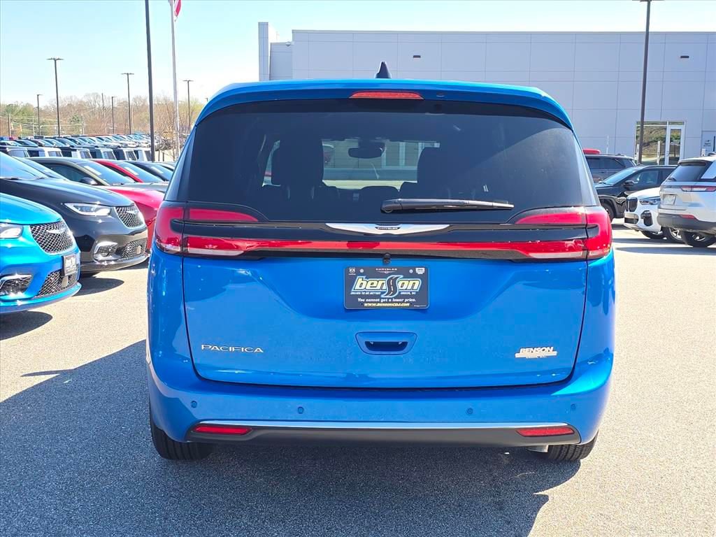 New 2026 Chrysler Pacifica Select FWD image 14