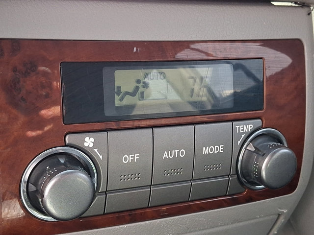 Used 2012 Toyota Highlander Limited w/ Tow Pkg image 12