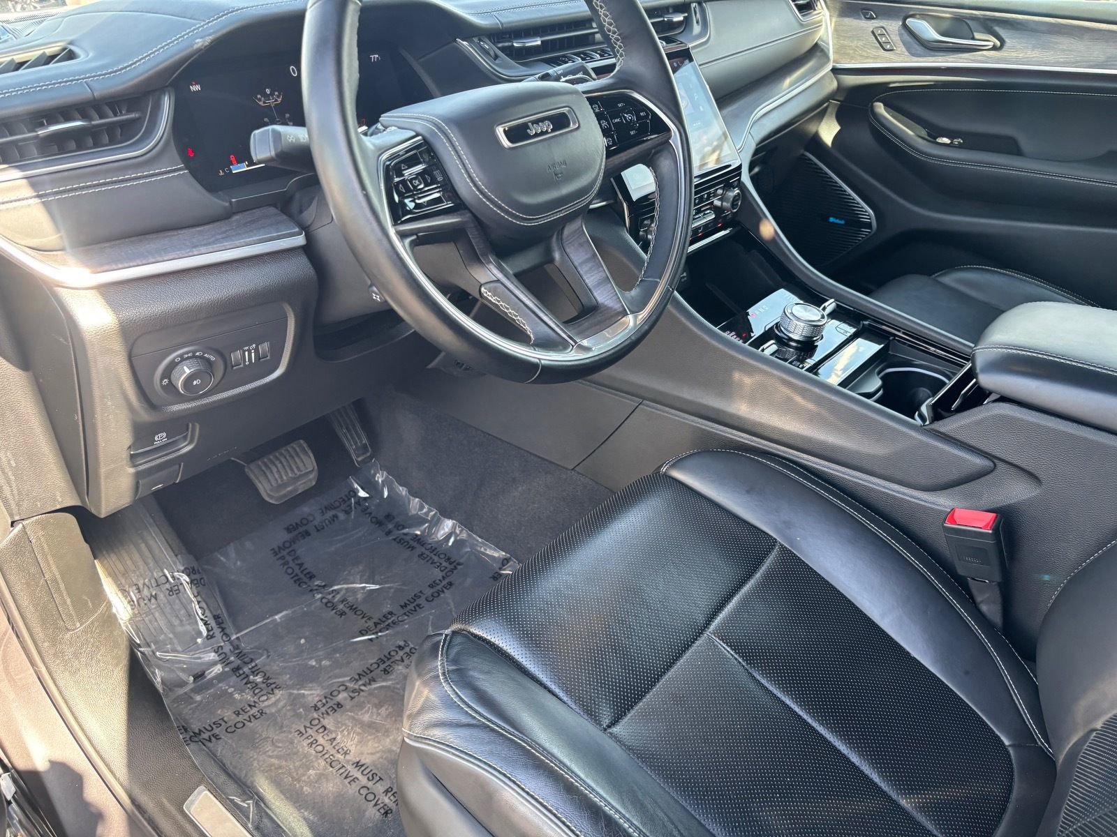 Used 2022 Jeep Grand Cherokee Overland w/ Luxury Tech Group IV image 21
