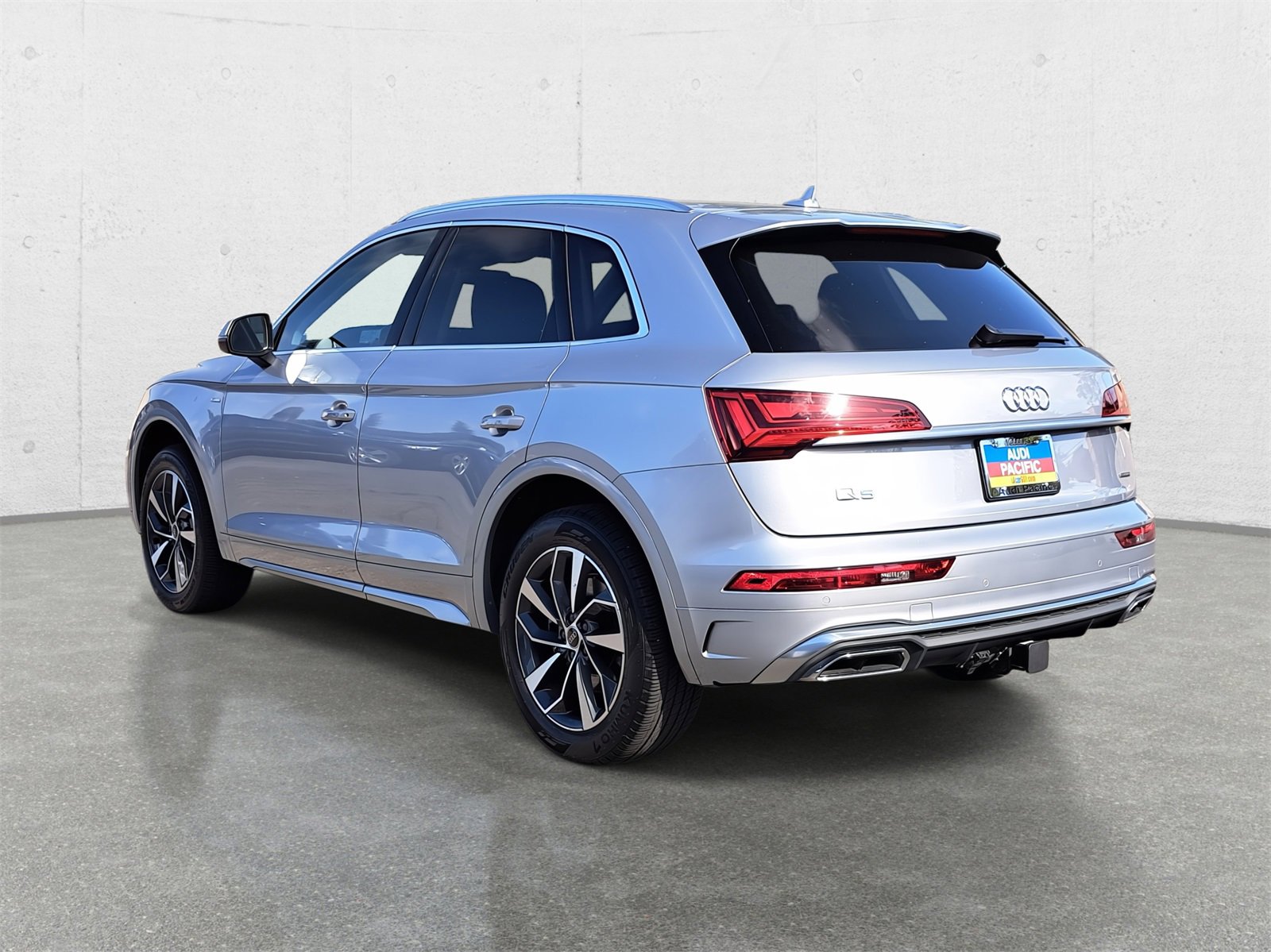 Used 2023 Audi Q5 2.0T Premium w/ Convenience Package image 7