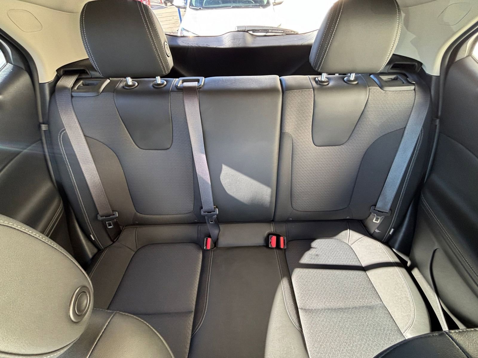 Used 2025 Buick Encore GX Preferred image 38