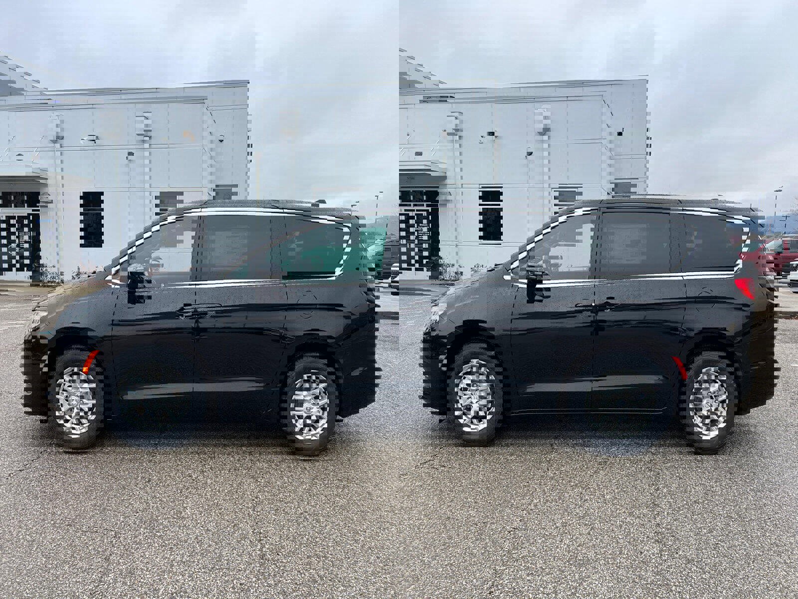 New 2026 Chrysler Voyager LX image 5