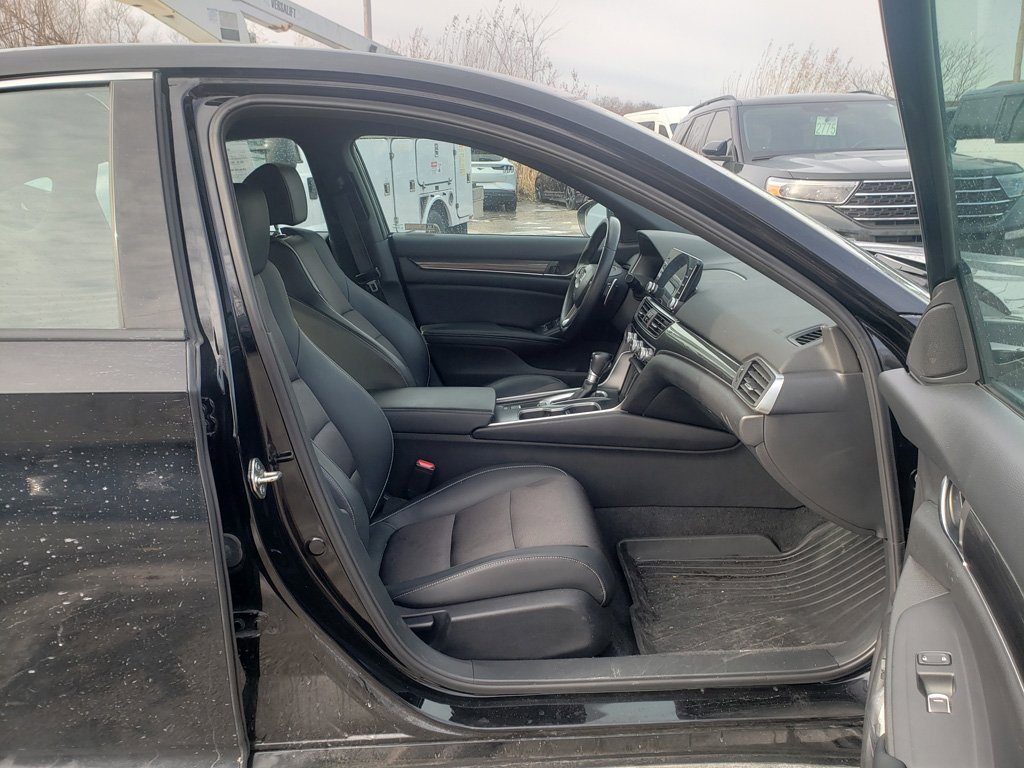 Used 2018 Honda Accord Sport image 9