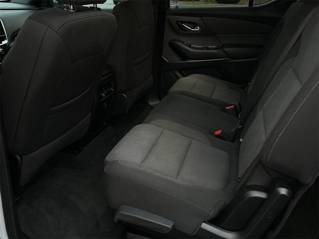 Used 2022 Chevrolet Traverse LT w/ Midnight/Sport Edition image 18