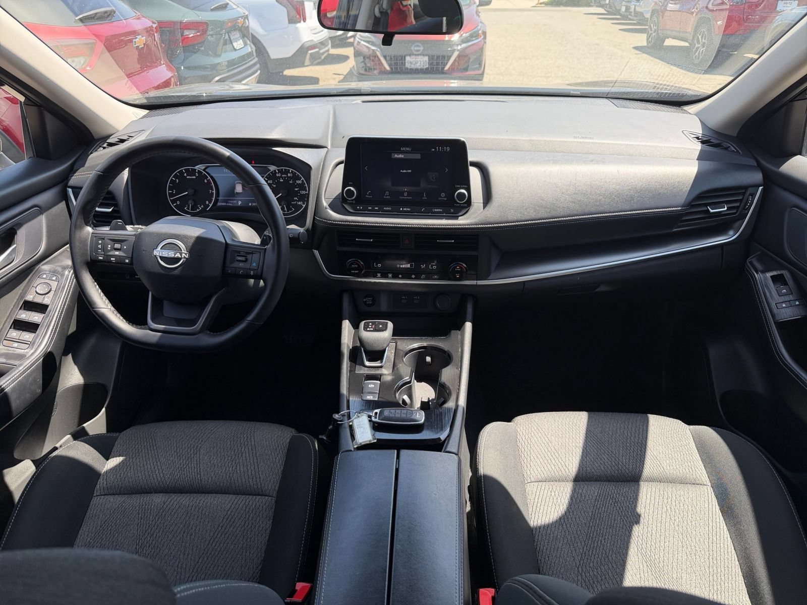 Used 2025 Nissan Rogue SV FWD image 35