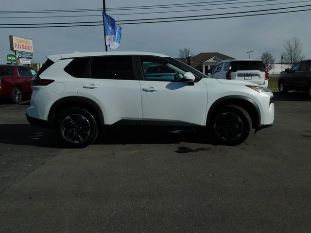Used 2024 Nissan Rogue SV image 6