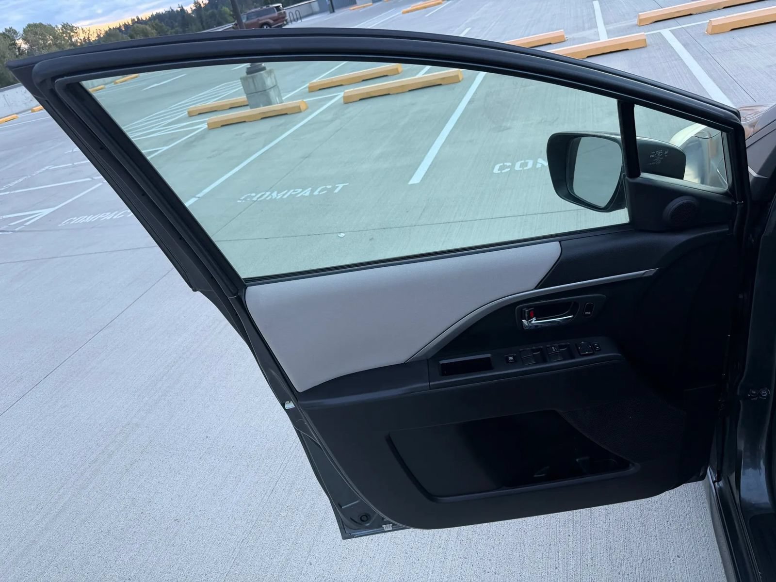 Used 2012 MAZDA MAZDA5 Touring w/ Moonroof & Audio Pkg FWD image 19