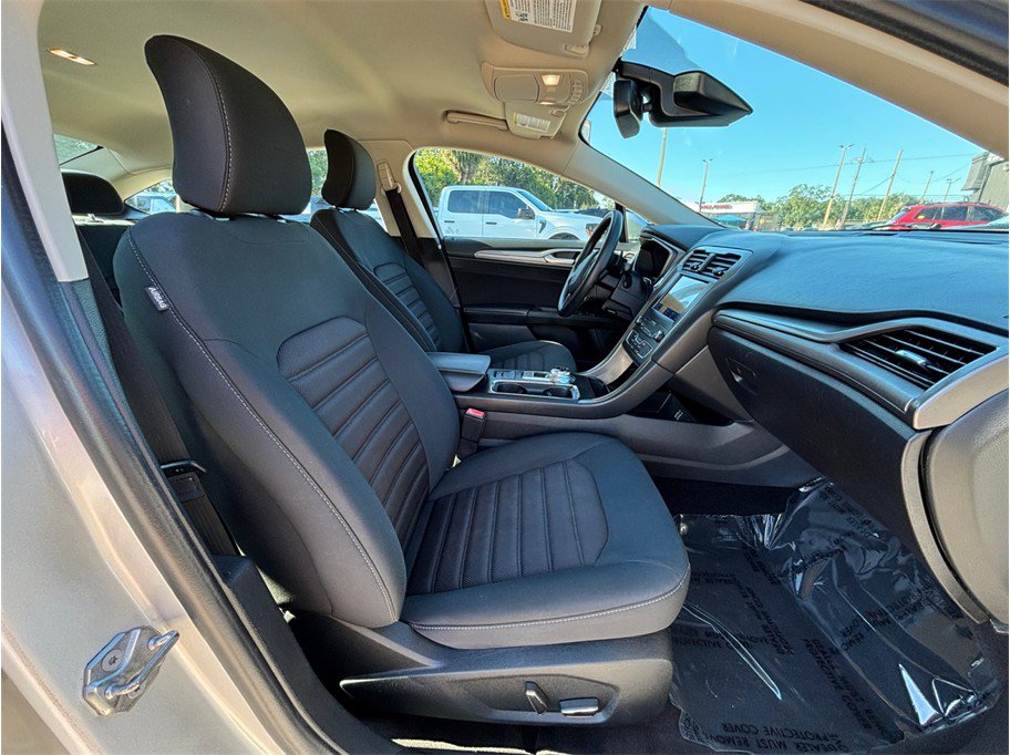 Used 2019 Ford Fusion SE FWD image 35