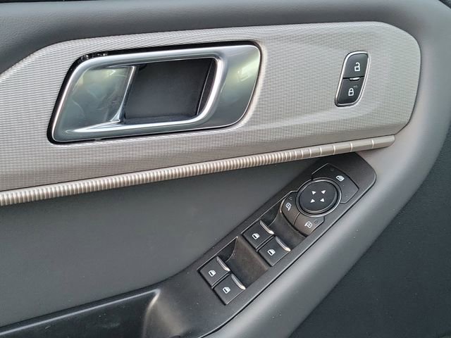 Used 2025 Ford Explorer Active w/ Active Comfort Package RWD image 13