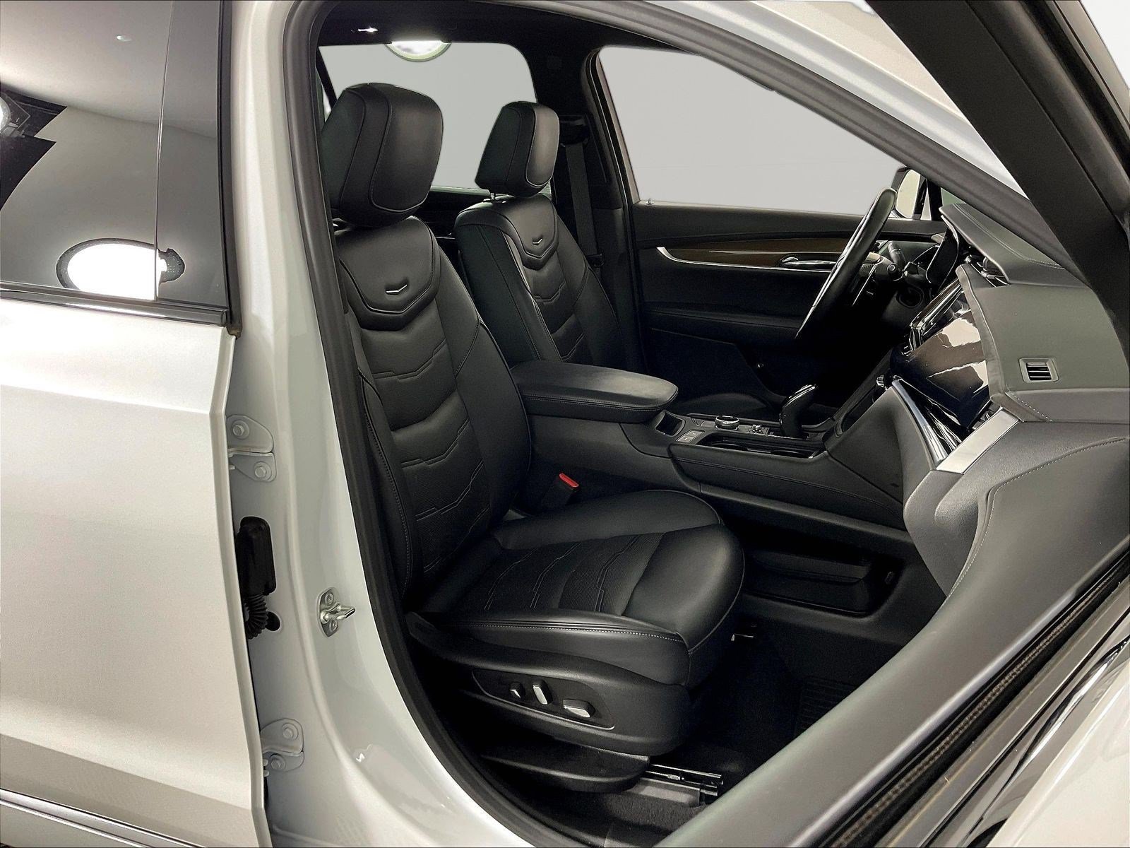 Used 2024 Cadillac XT6 Sport w/ LPO, Onyx Lite Package AWD/4WD image 30