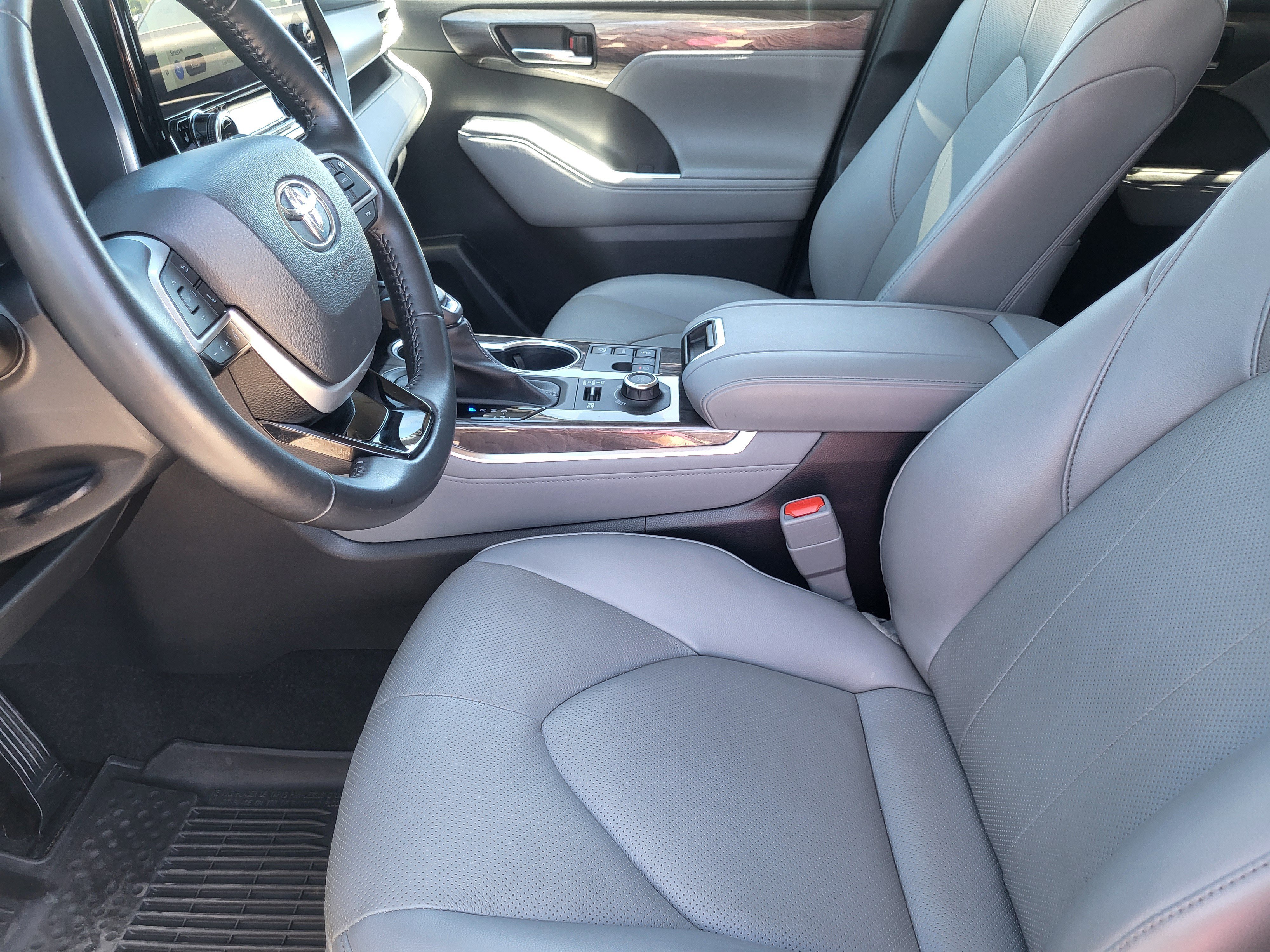 Used 2023 Toyota Highlander Limited AWD/4WD image 10