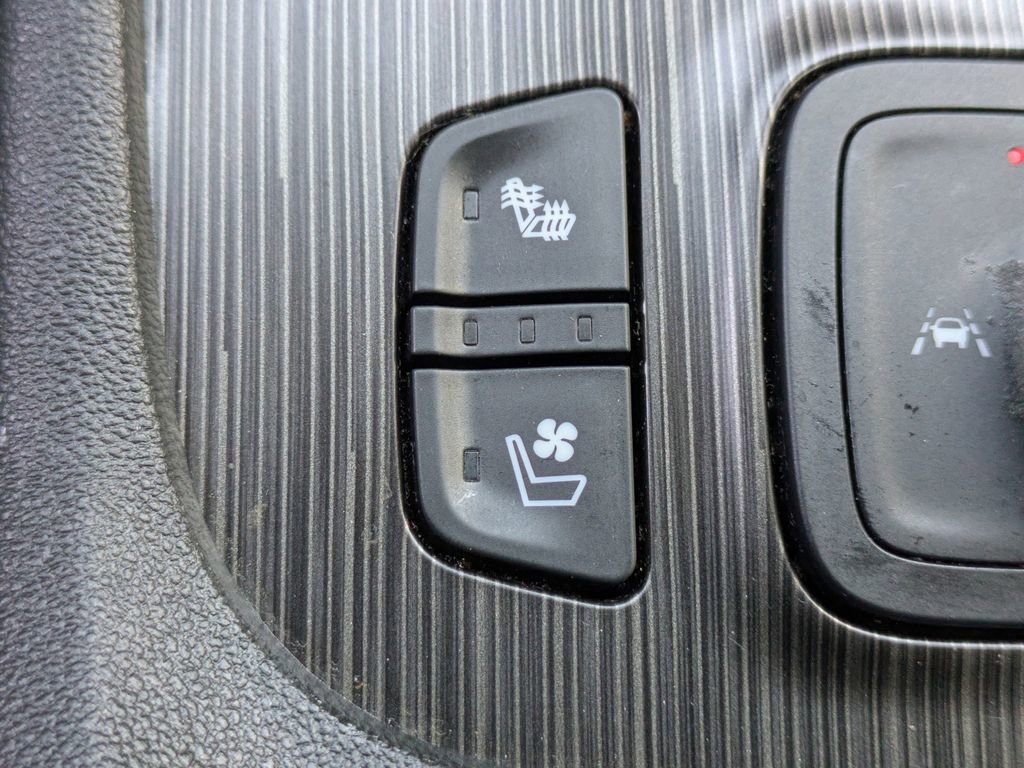 Used 2023 GMC Acadia SLT w/ Preferred Package image 27