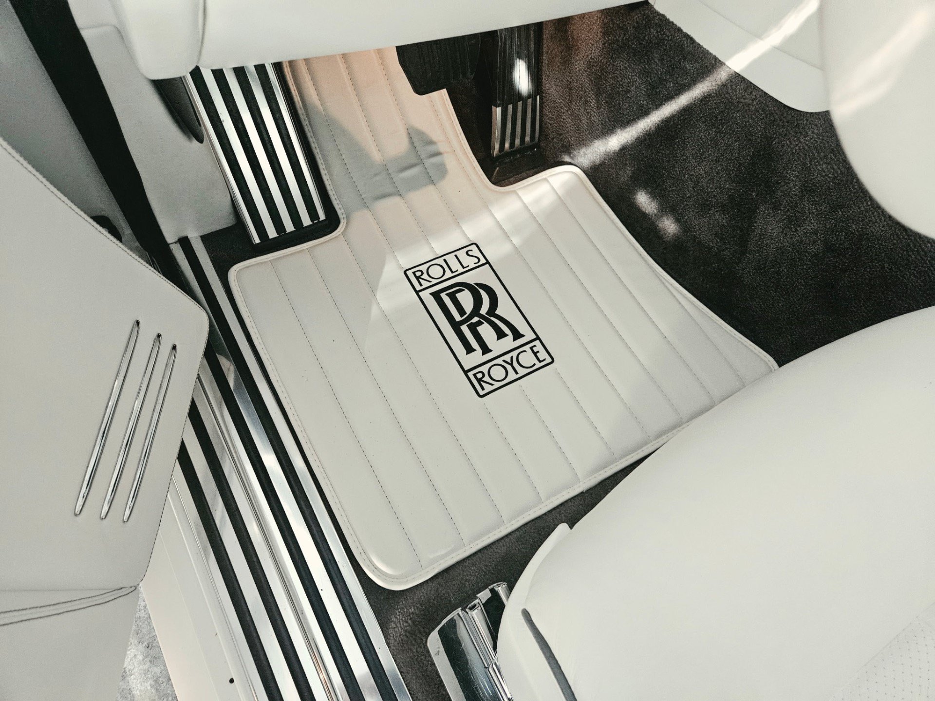 Used 2007 Rolls-Royce Phantom Sedan RWD image 24