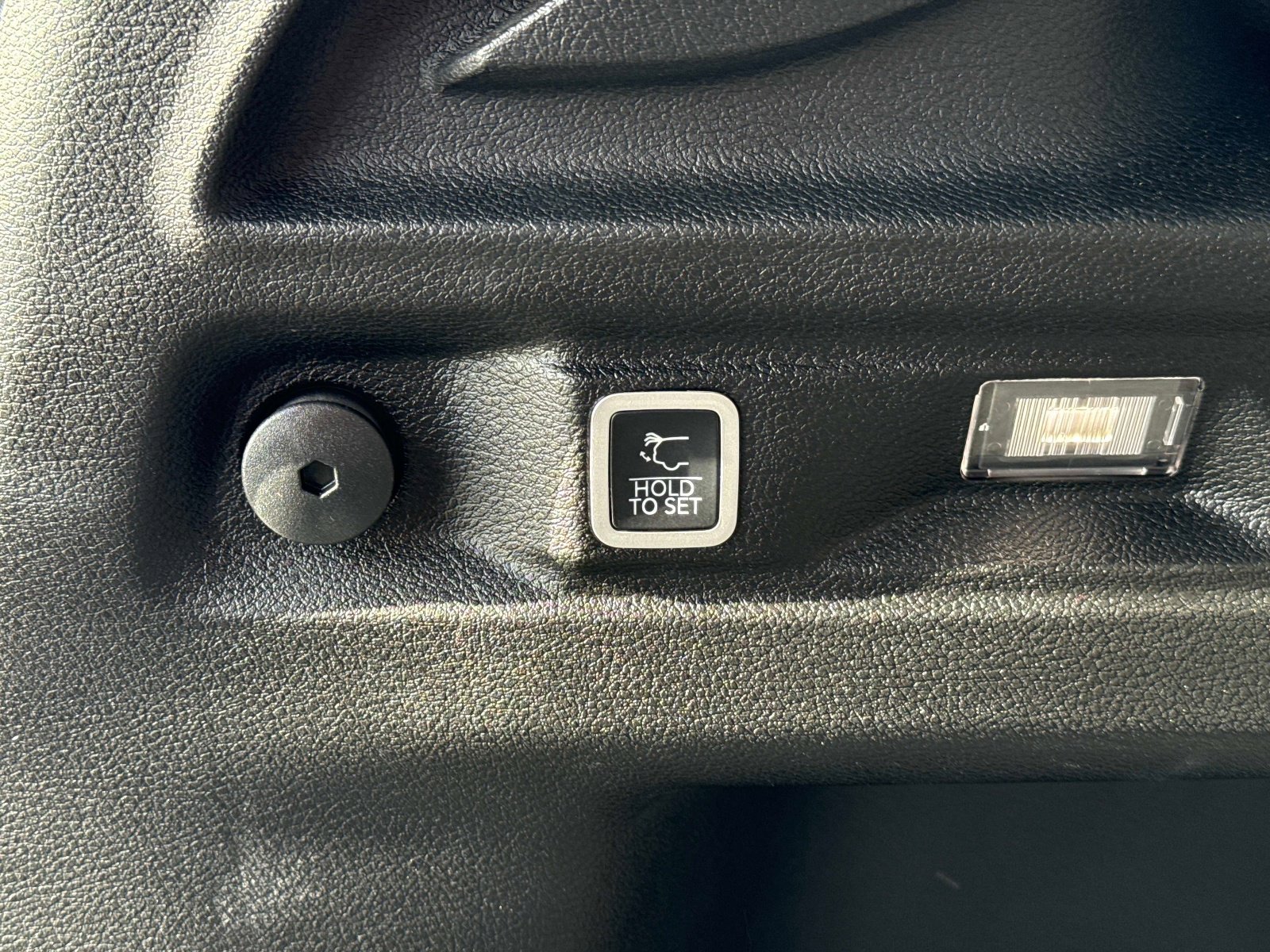 Used 2022 Jeep Grand Cherokee L Laredo image 13