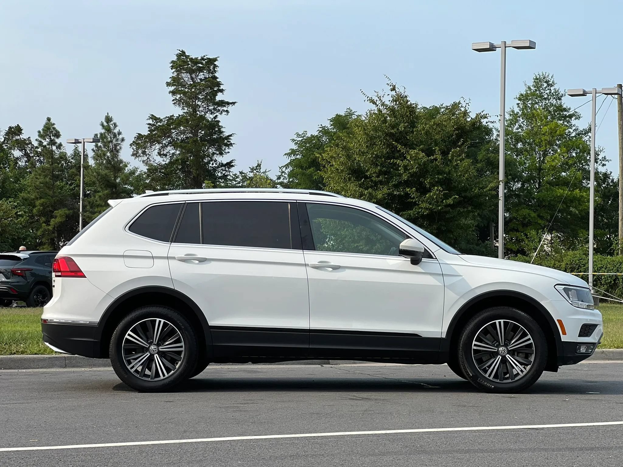 Used 2018 Volkswagen Tiguan SEL AWD/4WD image 6