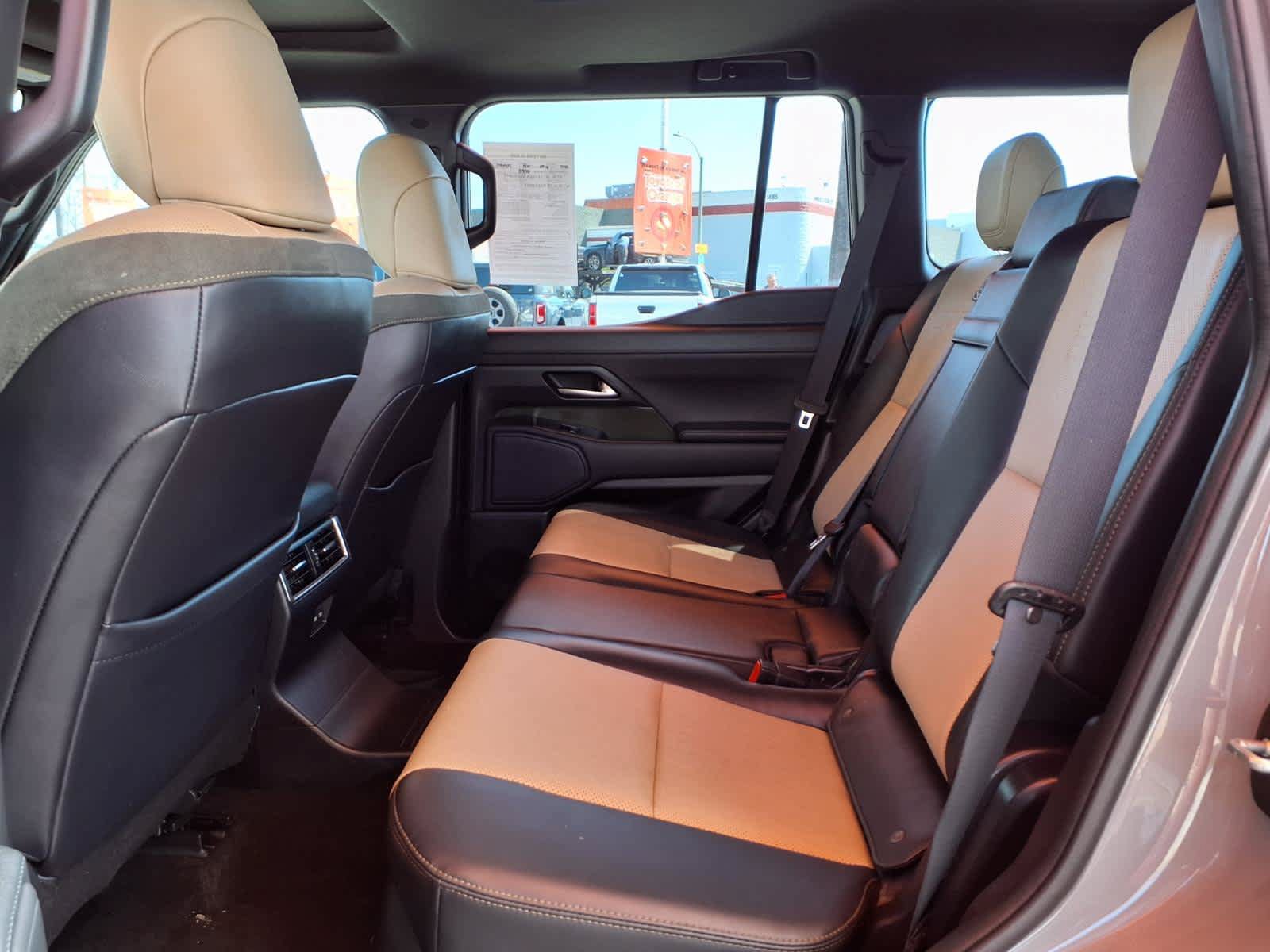 Used 2025 Lexus GX 550 AWD/4WD image 12