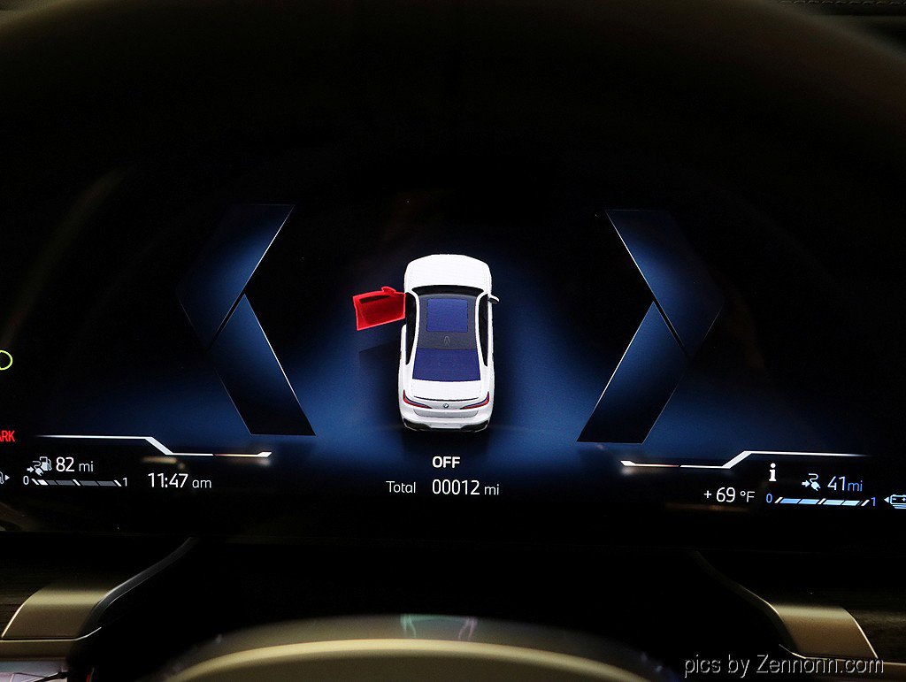 Used 2026 BMW 750e xDrive image 19