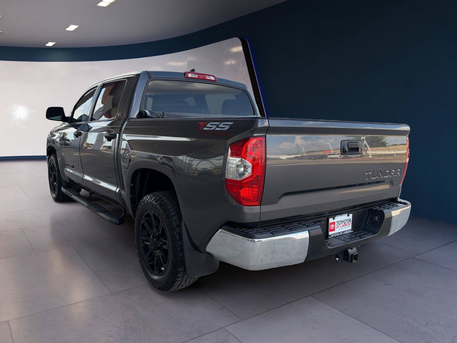 Used 2020 Toyota Tundra SR5 w/ SR5 Leather Package RWD image 3