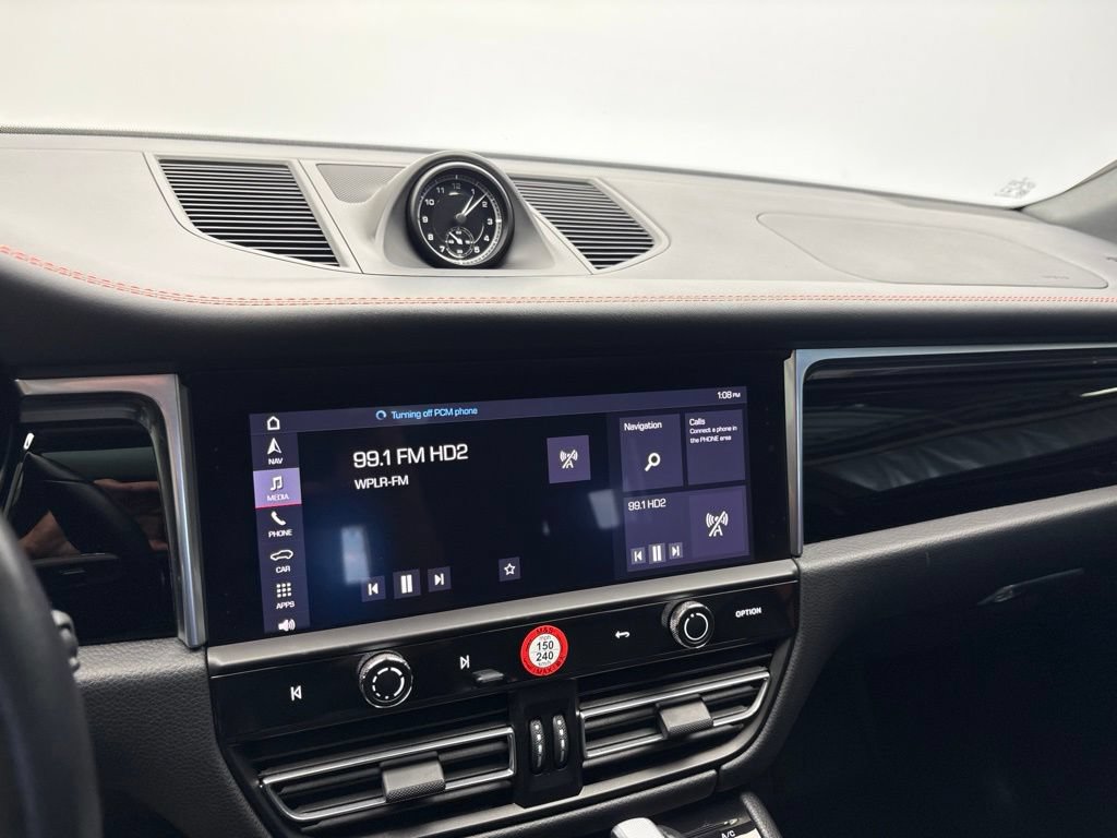 Certified 2024 Porsche Macan AWD/4WD image 32