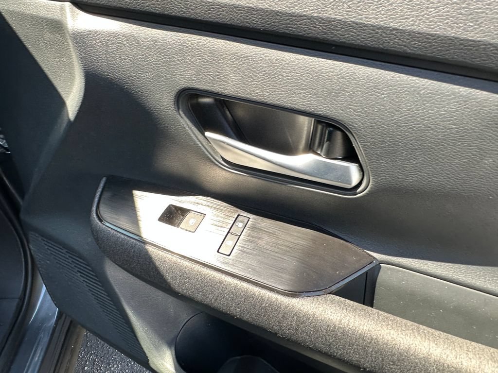 Used 2026 Nissan Kicks SV FWD image 15